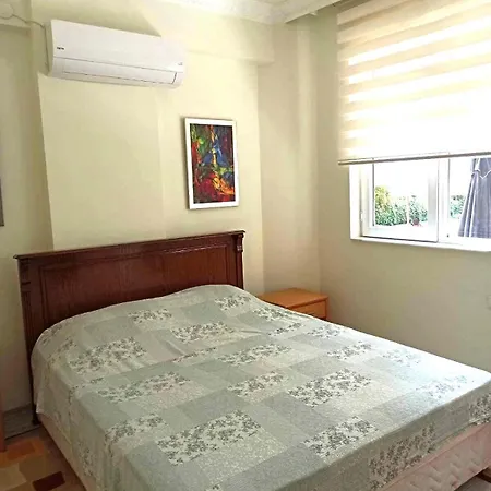 Next To Cafes, Beach And All Amenities Lejlighed